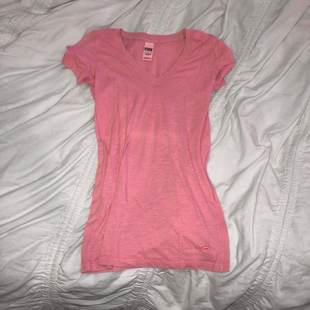 VS PINK ✧･ﾟV-NECK